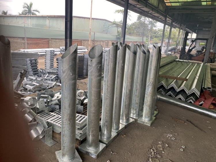 Ống gang thoát nước mặt cầu